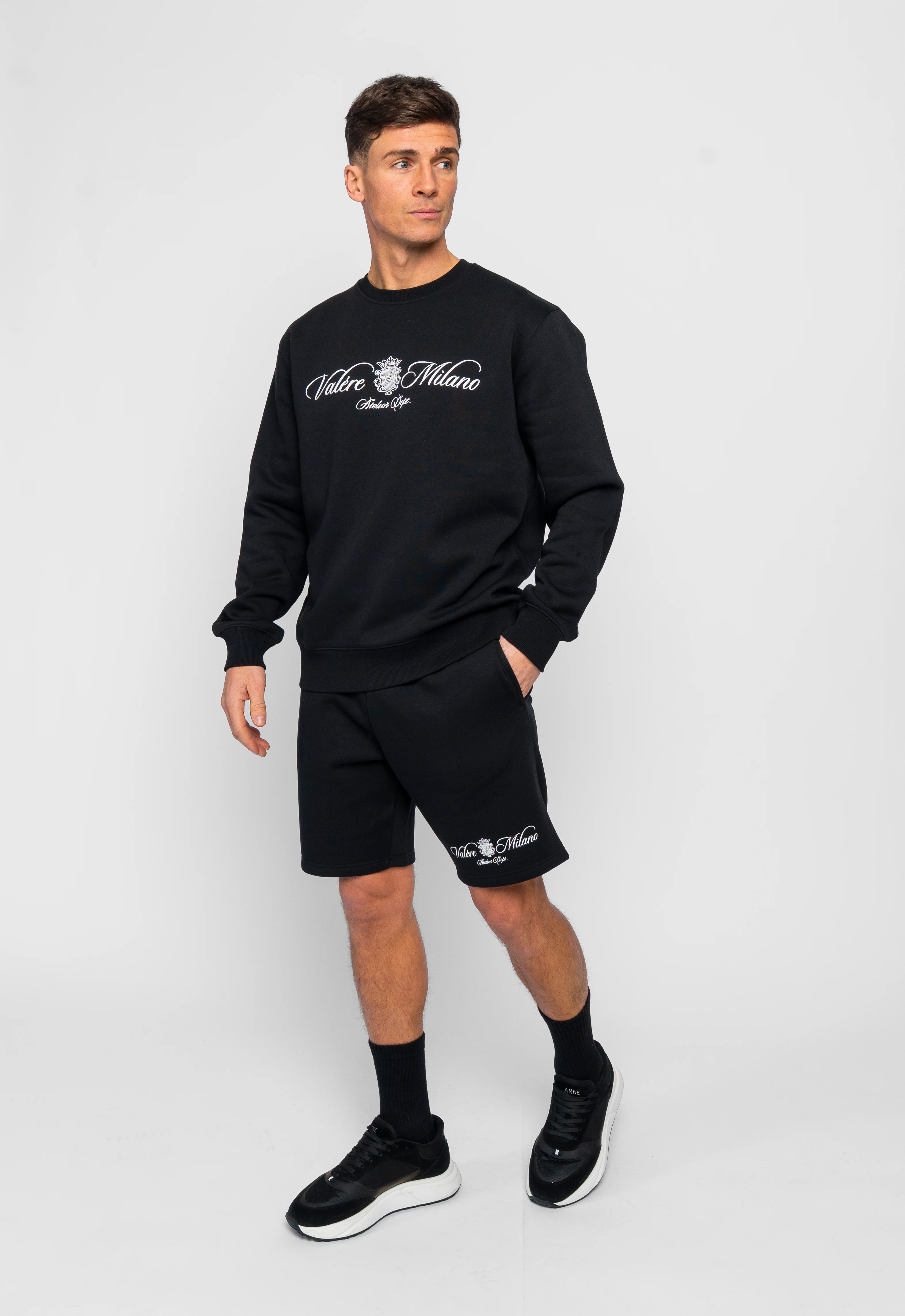 Devaro Black Essentials Set (T-Shirt, Short & Sweatshirt)