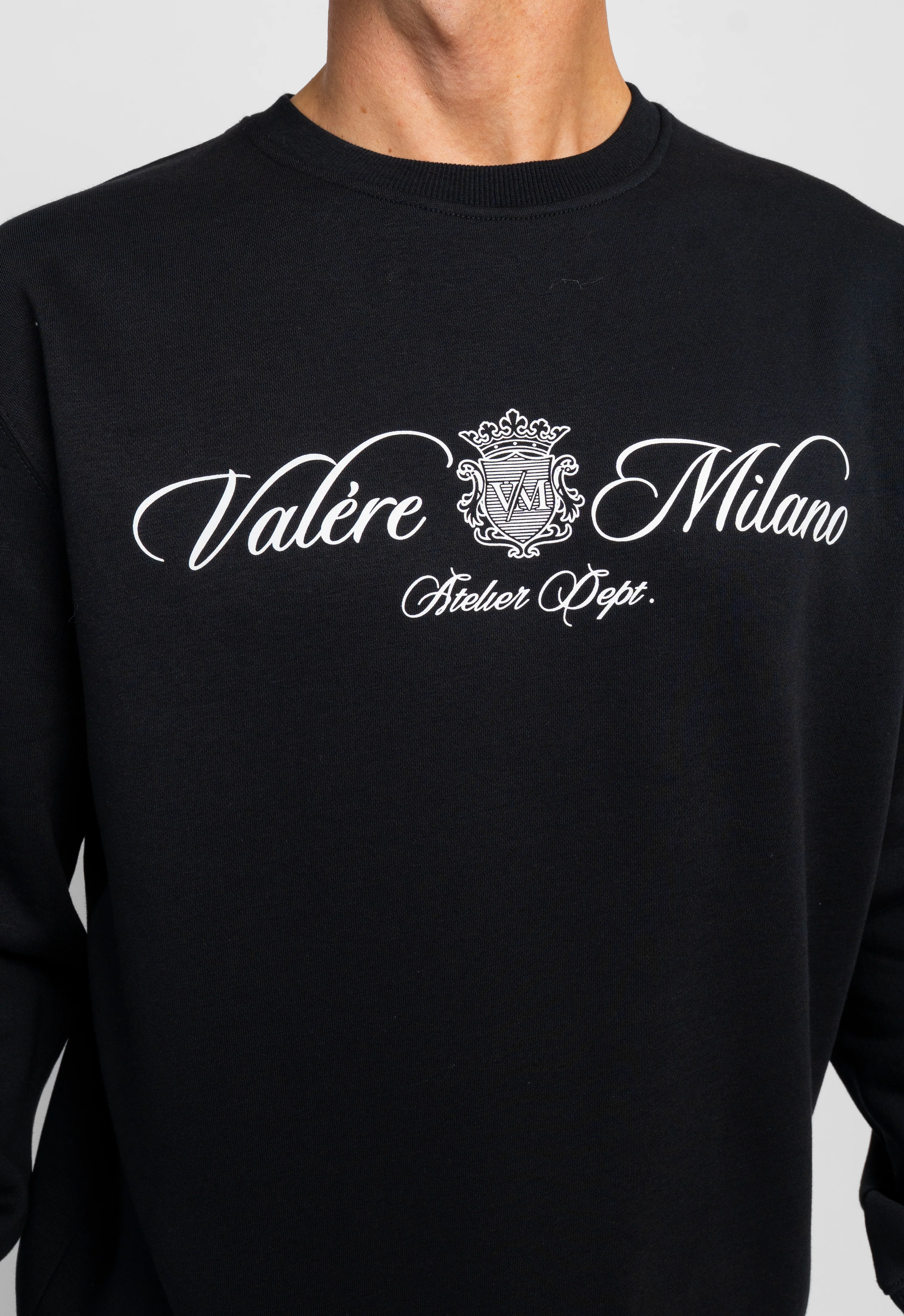 Devaro Black Essentials Set (T-Shirt, Short & Sweatshirt) - Image 3