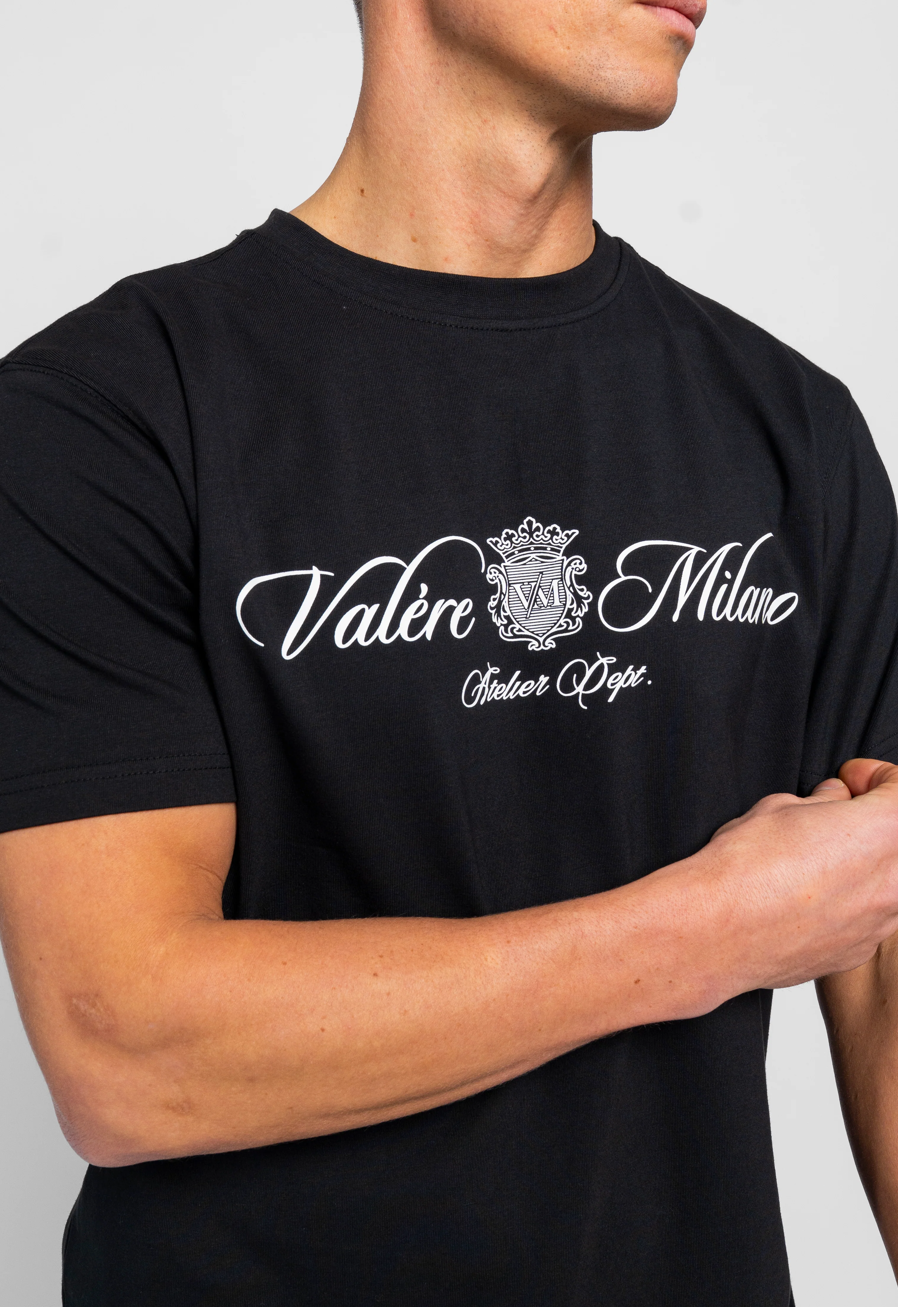 Devaro Black Essentials Set (T-Shirt, Short & Sweatshirt) - Image 5